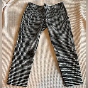 Banana Republic Hamilton cropped Pant size 10. Black and white houndstooth